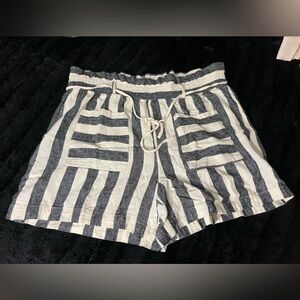 Who What Wear Black and White Striped Women's Cargo Shorts. Size XL